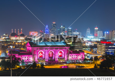 beautiful kansas city skyline at 46772857