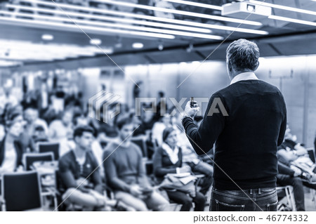 Sturtup expert giving talk at business event workshop. Sturtup expert giving talk at business event workshop. 46774332
