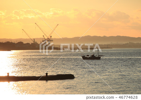 Golden sea Golden sea 46774628