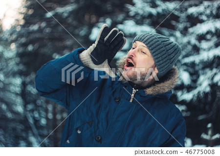 Portrait of screaming bearded man traveler foreste Portrait of screaming bearded man traveler foreste 46775008