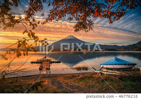 Mt. Fuji over Lake Kawaguchiko with autumn foliage Mt. Fuji over Lake Kawaguchiko with autumn foliage 46776218