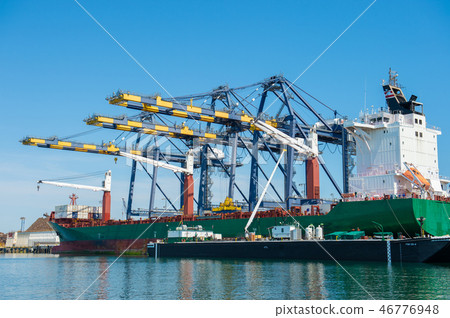 Heavy machinery for unloading at Long Beach Harbor (look from the sea side) Heavy machinery for unloading at Long Beach Harbor (look from the sea side) 46776948