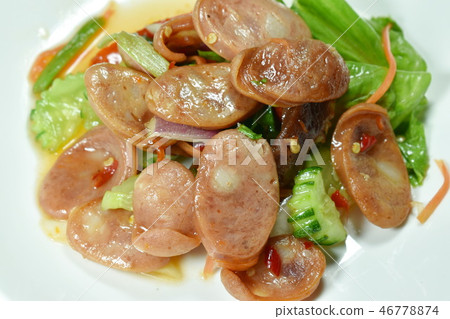 spicy Chinese pork sausage with vegetable salad 46778874