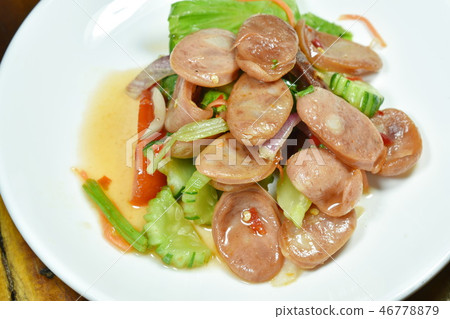 spicy Chinese pork sausage with vegetable salad spicy Chinese pork sausage with vegetable salad 46778879