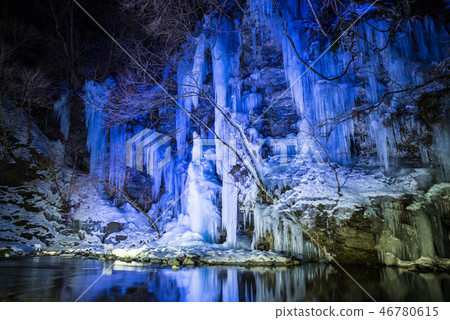 Ice pillar of thirty hammer Mikazuki no Oclite Light Up Night view (Chichibu city, Saitama Prefecture) February 2018 46780615