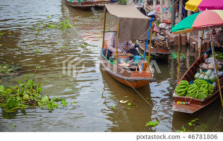 Tha Kha Floating Market 46781806
