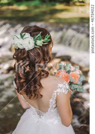 Brunette young bride with beautiful curly hair 46784022