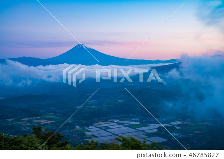 (靜岡縣)從伊豆天際線觀看塔納盆地和富士山 (靜岡縣)從伊豆天際線觀看塔納盆地和富士山 46785827