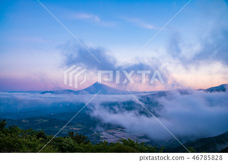 (靜岡縣)從伊豆天際線觀看塔納盆地和富士山 (靜岡縣)從伊豆天際線觀看塔納盆地和富士山 46785828