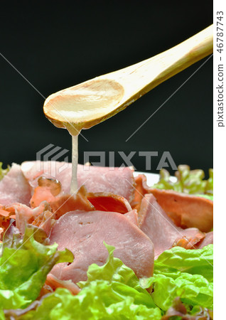 Tan salt salad 46787743