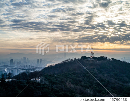 Morning sunrise of Namsan 46790488