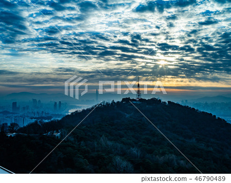 Morning sunrise of Namsan Morning sunrise of Namsan 46790489