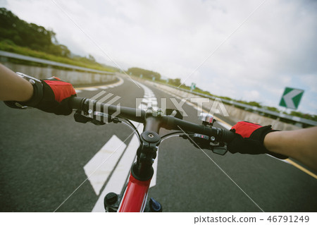 cyclist hands riding Mountain Bike on highway 46791249