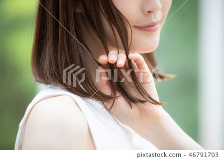 female, lady, woman 46791703