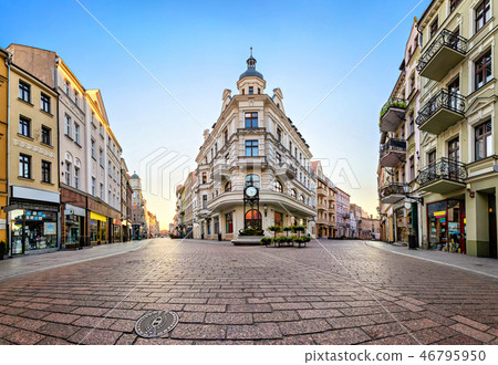 Main pedestrian street in old town of Torun Main pedestrian street in old town of Torun 46795950