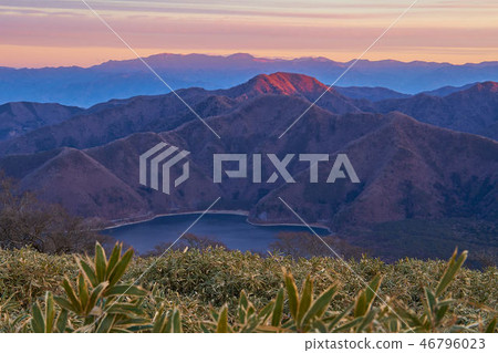 Lake Honjo and Mt. Hatatake on the north side seen from Mt. Ryugatake in Mt. 46796023