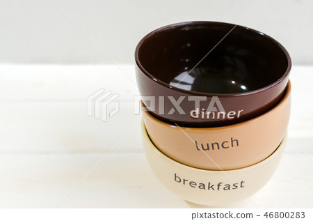 Set of bowls. Written breakfas, lunch, dinner Set of bowls. Written breakfas, lunch, dinner 46800283