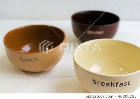 Set of bowls. Written breakfas, lunch, dinner  46800285