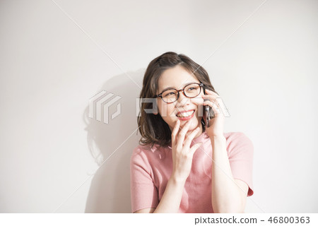 Girl with fashionable glasses Phone on smartphone Lifestyle 46800363