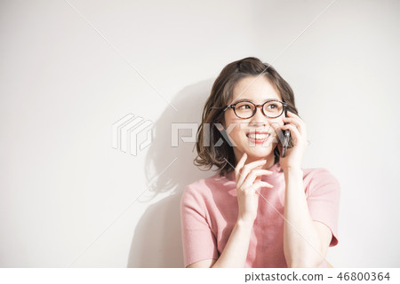 Girl with fashionable glasses Phone on smartphone Lifestyle 46800364