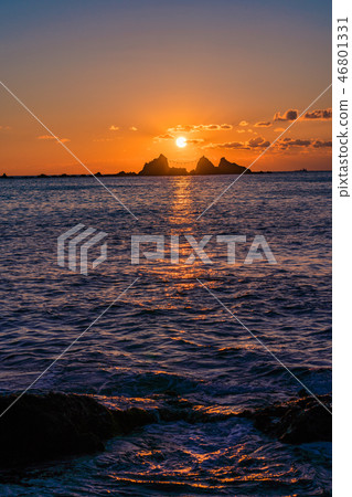 (Kanagawa Prefecture) Sunrise on Manzuru Peninsula and Mitsuishi Coast 46801331