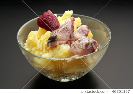 Boiled potatoes with herring and herring caviar 46801397