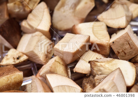 Sliced fresh mushrooms boletus in bowls close-up 46801398