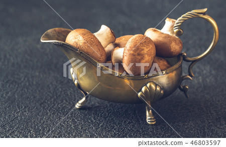 Swiss brown mushrooms 46803597