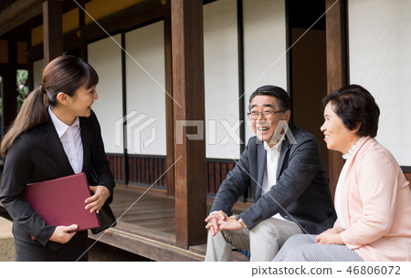 女商人,年長夫婦,銷售 女商人,年長夫婦,銷售 46806072