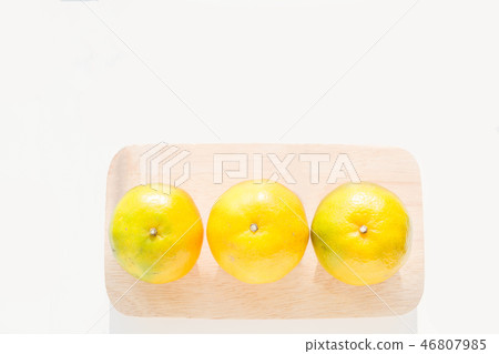 fresh green and orange tangerine (citrus,mandarin) 46807985