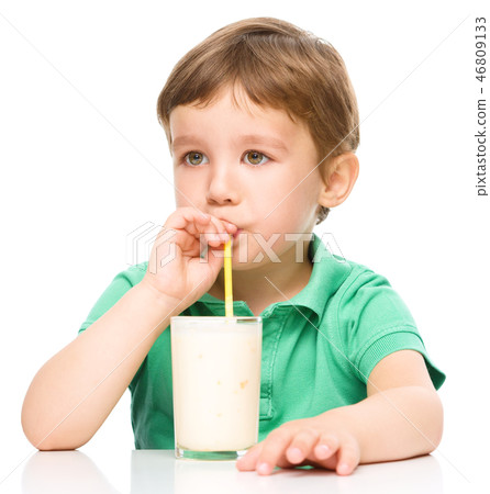 Cute little boy with a glass of milk 46809133
