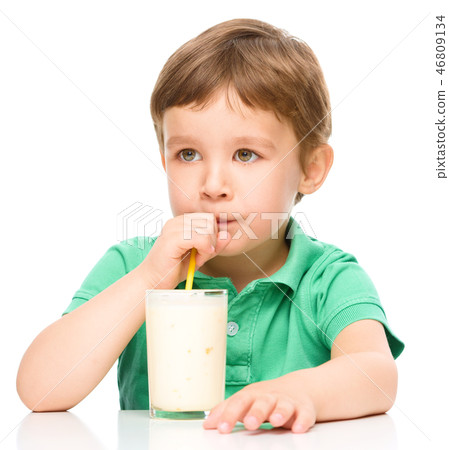 Cute little boy with a glass of milk 46809134