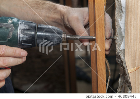 Carpenter fix jamb using cordless drill electric 46809445