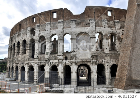 Roman Amphitheater, Colosseum 46811527