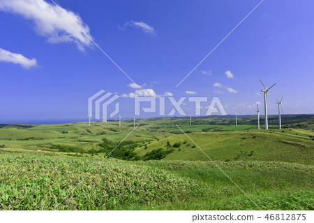 北海道宗谷丘陵的無盡天空和風車 46812875