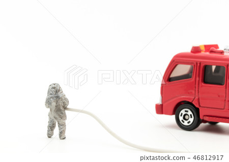 消防隊和消防車：消防員和消防車 46812917