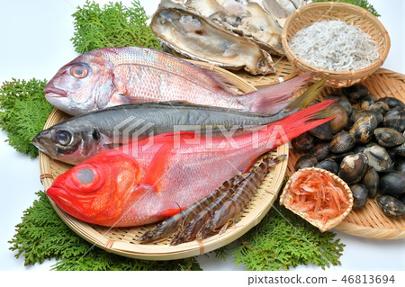 注意）背景上有小划痕和小划痕。魚類和貝類（金色眼瞼，鯛魚，鮭魚，牡蠣，蛤蜊，蝦，shirasu，櫻桃蝦） 46813694
