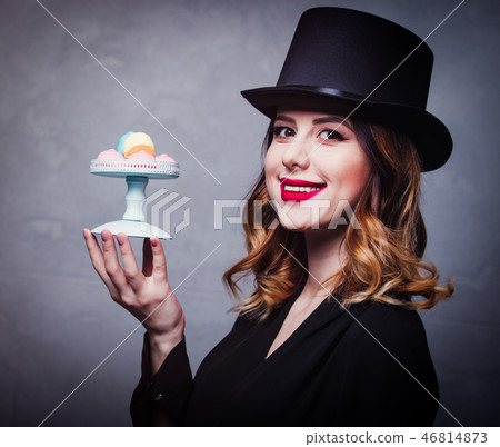 edhead girl in top hat with marshmallow  46814873