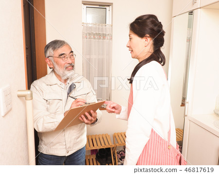 Workers and housewives consulting for repair costs 46817619