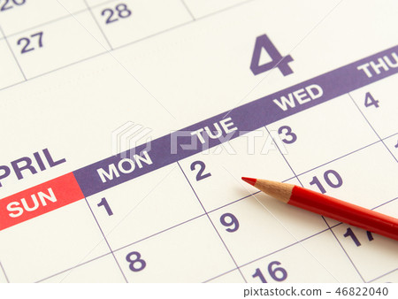 4月2日開始的財政年度新年日曆晚出生 46822040