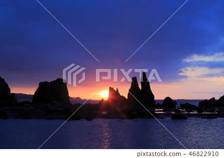 黎明的碼頭岩石 46822910