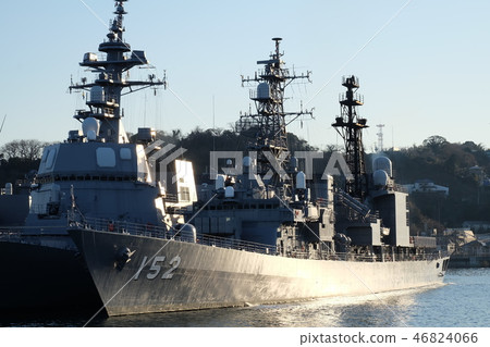 Escort ship and dumpling 46824066