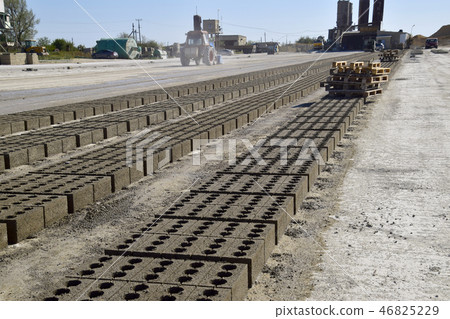 Cinder blocks lie on the ground and dried. 46825229