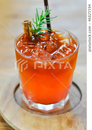 lemon tea or cold brew coffee 46825594