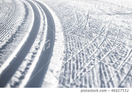 Nordic ski run with tracks  46827552