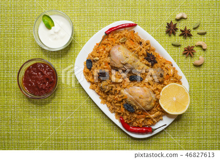 National dish of Saudi Arabia is Kabsa Fahm. 46827613