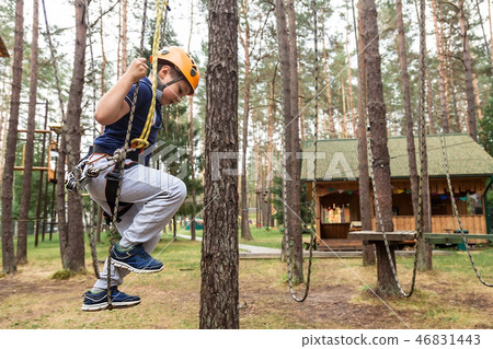 The boy overcomes the obstacle of the rope town The boy overcomes the obstacle of the rope town 46831443