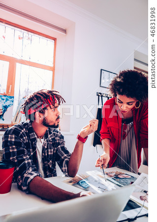 Bearded boyfriend with dreadlocks looking at his woman Bearded boyfriend with dreadlocks looking at his woman 46831998