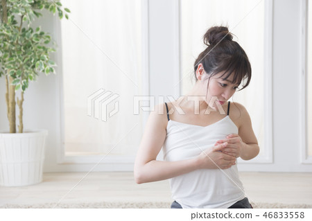 Self check, woman Self check, woman 46833558