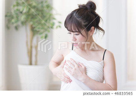 Self check, woman Self check, woman 46833565